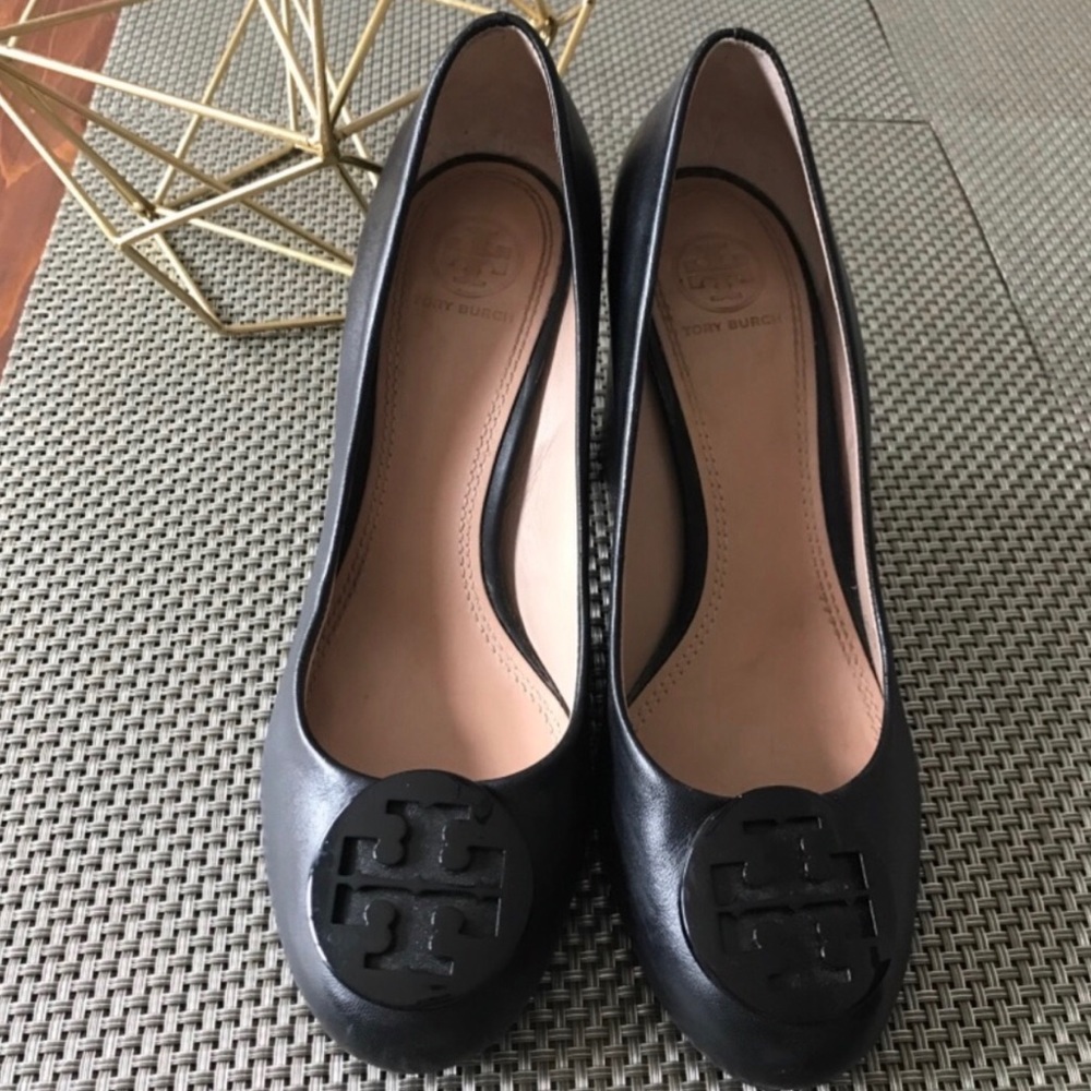 ✨Tory Burch Black Logo Pumps✨
